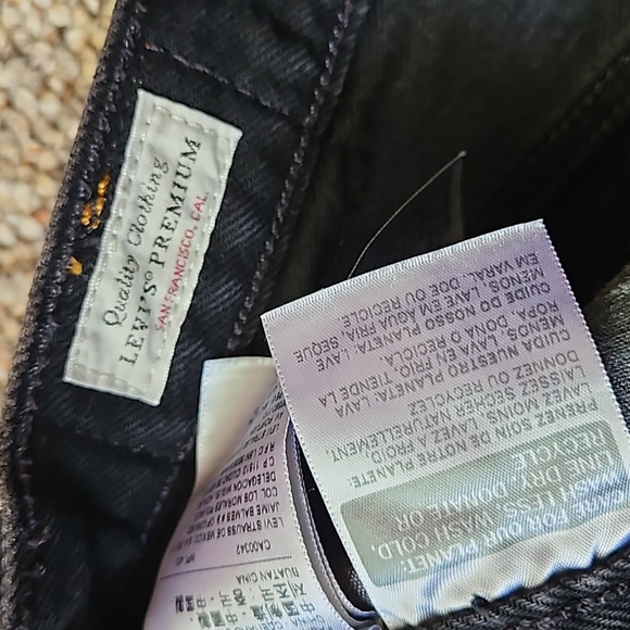 Levi's 501 Altered Zip Shorts - Picture 5 of 7